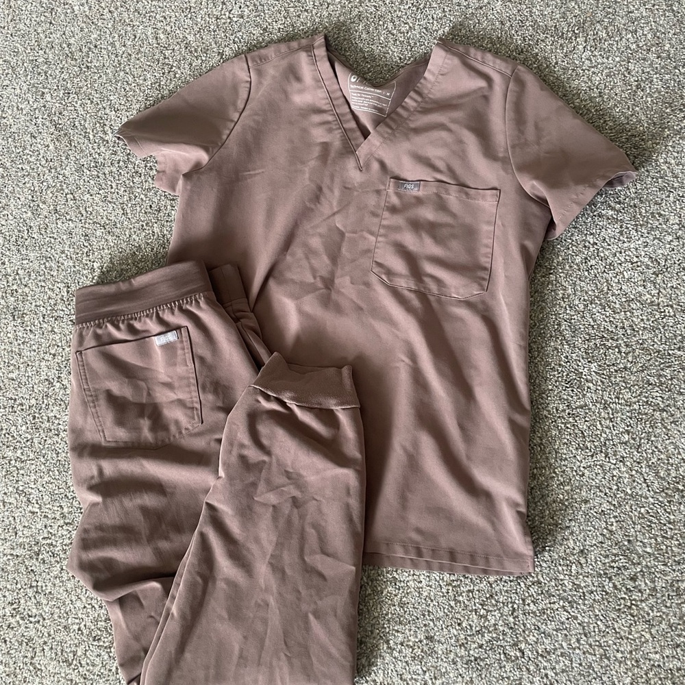 Figs Brown Scrub Set